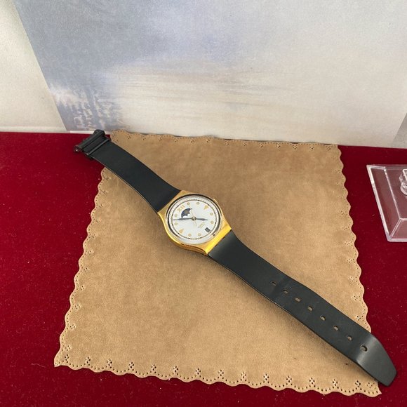 Vintage Swatch Moonphase Gold Watch - Picture 4 of 8